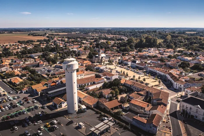 Visite du château d'eau d'Aigrefeuille d'Aunis Château d'eau d'Aigrefeuille d'Aunis Aigrefeuille-d'Aunis