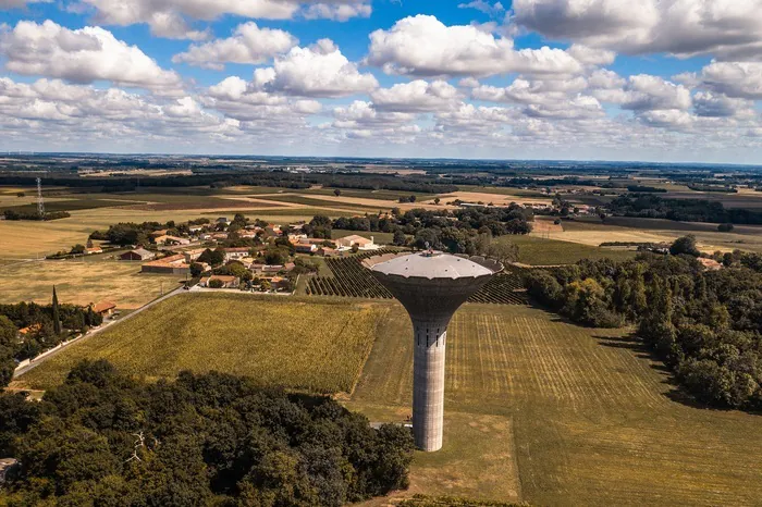 Visite du château d'eau d'Asnières-la-Giraud Château d'eau d'Asnières-la-Giraud Asnières-la-Giraud