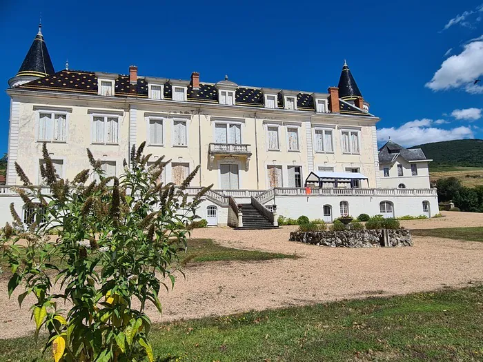 Visite du Château des Ardillats Château des Ardillats Les Ardillats