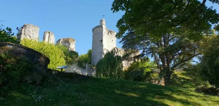 Exposition au château médiéval en vallée du Loir