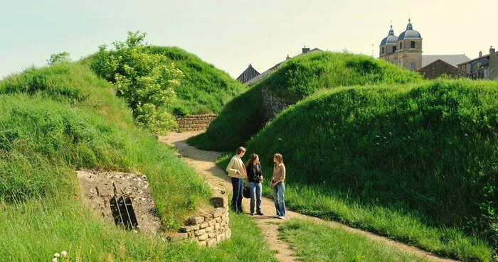 Parcourez les remparts d'une citadelle construite sous Charles Quint Citadelle de Montmédy Montmédy