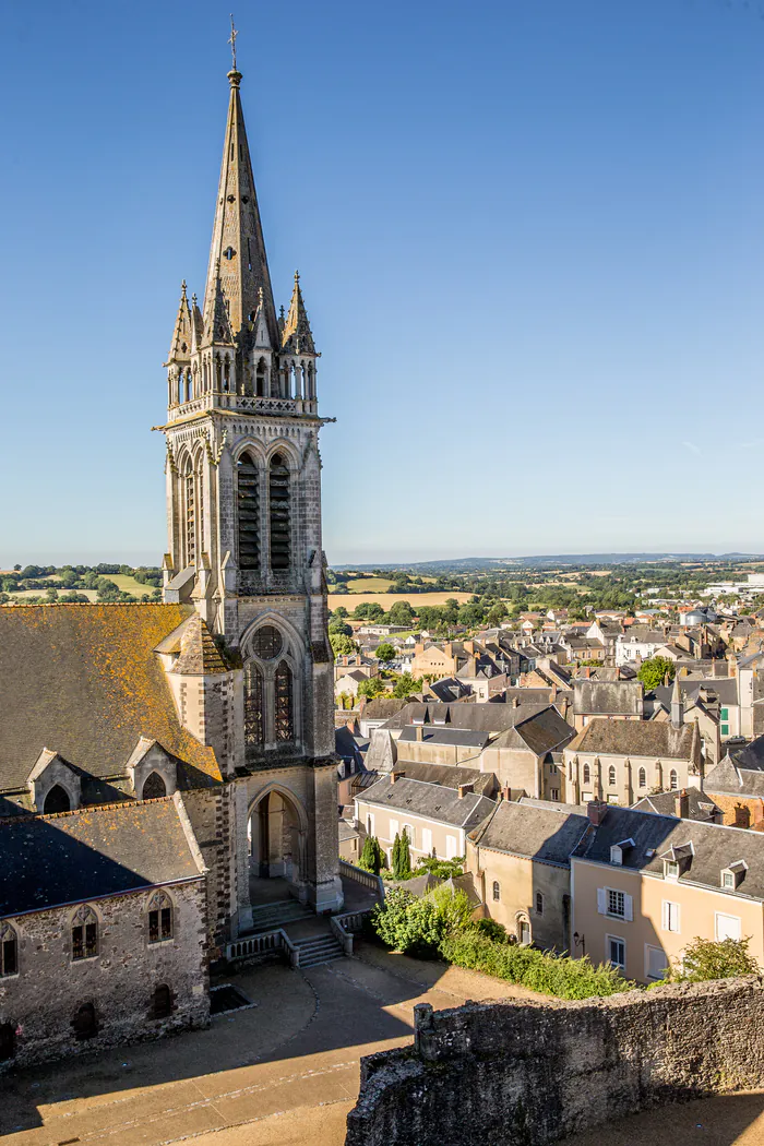 Visite libre de la collégiale Notre-Dame-de-l'Assomption Collégiale Notre-Dame de l'Assomption Sillé-le-Guillaume