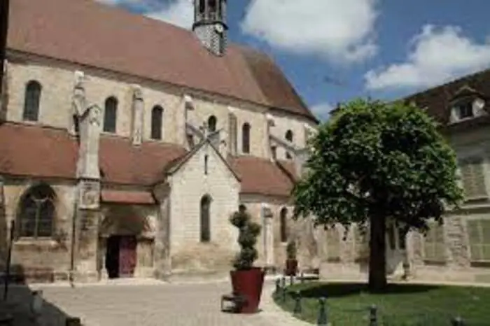 Visite de la collégiale Saint-Martin de Chablis Collégiale Saint-Martin Chablis