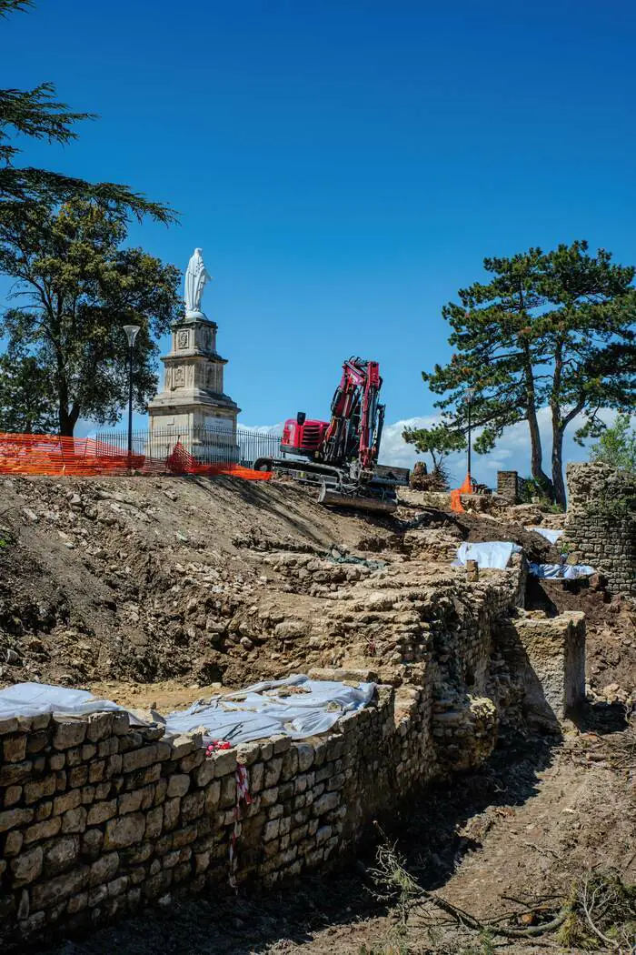 Visite du chantier du Château des princes d'Orange. Colline Saint Eutrope Orange