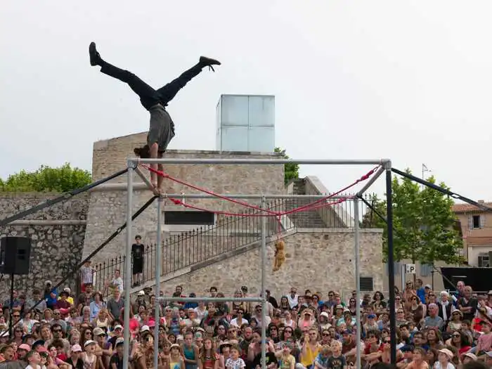 Spectacle Seul - Cie Bakhus Cour de l'école Toussaint - Guesdes Houilles