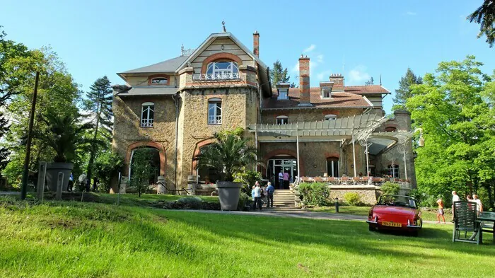 Découvrez l'art nouveau à travers un vaste domaine Domaine des Eaux Bleues Liverdun