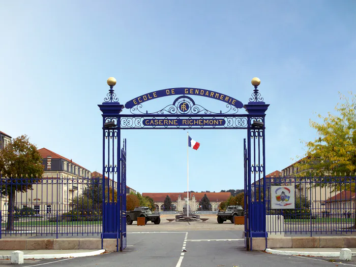 Présentation de l'école de gendarmerie École de gendarmerie Montluçon