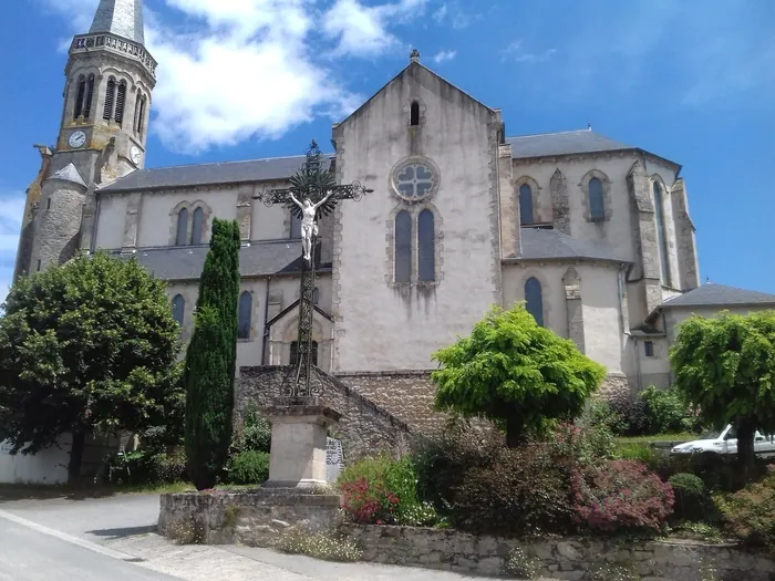 Découvrez l'église de Saint-Salvadou lors d'une visite guidée Église de Saint-Salvadou Le Bas Ségala