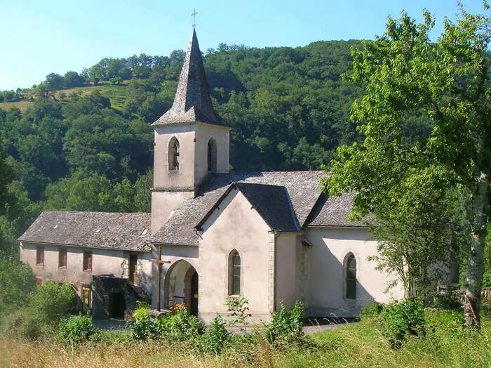 « Sur les traces de Gauzfred de Monte Arnald » : étape dans une église romane présentant de rares vitraux des XVe et XVIe siècles ! Église Notre-Dame d'Aynès Sénergues