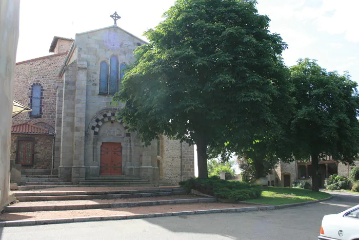 Visite Eglise de Pouilly-les-Nonains Église - Pouilly-les-Nonains Pouilly-les-Nonains