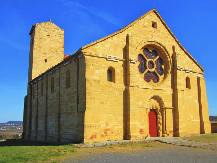 Visitez une église datant du XIe siècle Église romane Mont-Saint-Martin