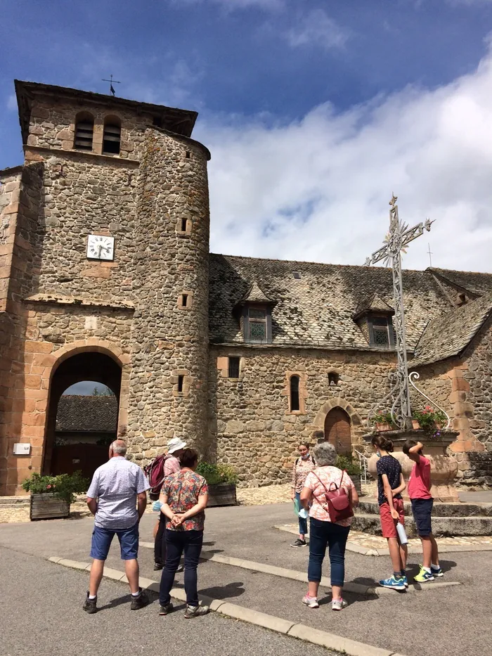 Découverte d'une église en granit rose