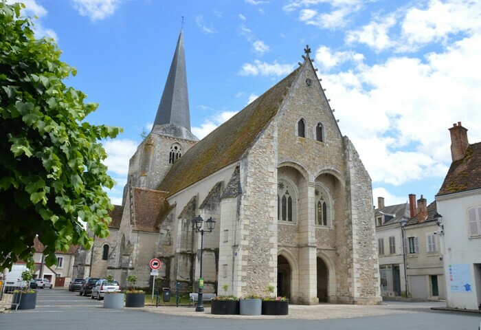 Une église sous l'influence des archevêques de Bourges Église Saint-Phalier Chabris