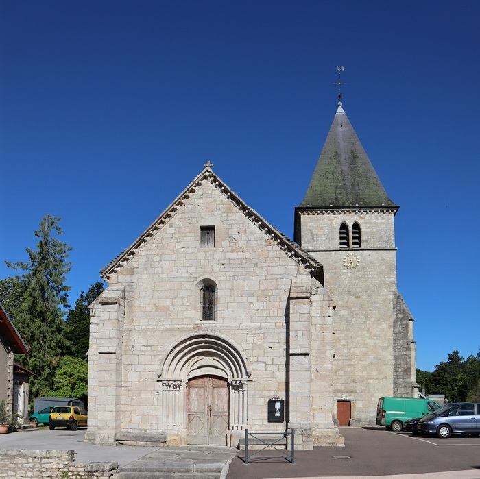 Découvrez une église du début du XIIème siècle Église Saint-Piat Le Montsaugeonnais