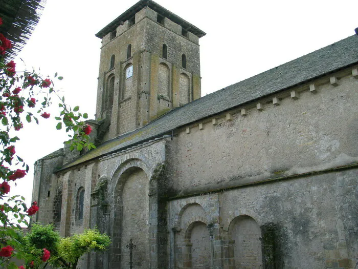 Église de Varen : un voyage dans le temps et l'histoire religieuse Église Saint-Pierre de Varen Varen