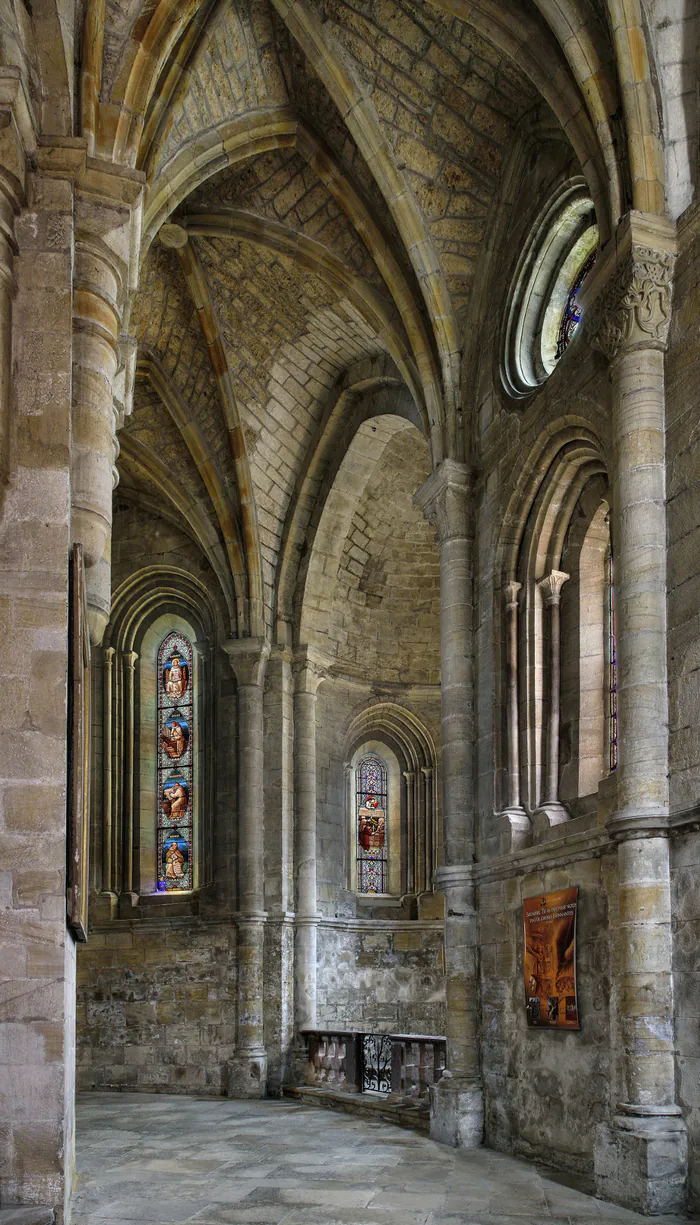 Explorez l'abbatiale Saint-Sauveur Église Saint-Sauveur Figeac