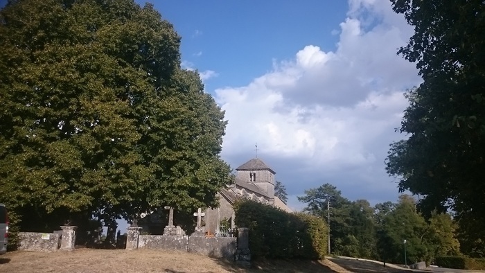 Visitez une église de style roman Église Saint-Symphorien Le Montsaugeonnais