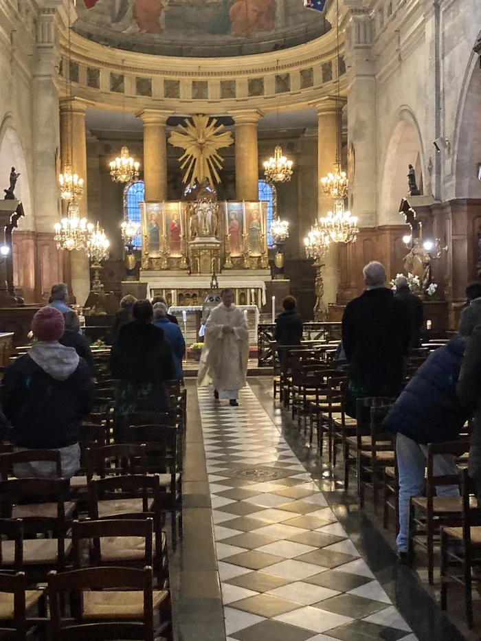 Visite guidée par le curé Église Sainte-Élisabeth-de-Hongrie Paris