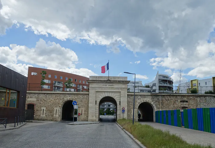 Le Fort d'Issy Fort d'Issy - RDV école Justin-Oudin Issy-les-Moulineaux