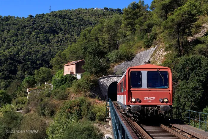 Voyage à bord d'un train historique dans le Var ! Gare de Carnoules Carnoules