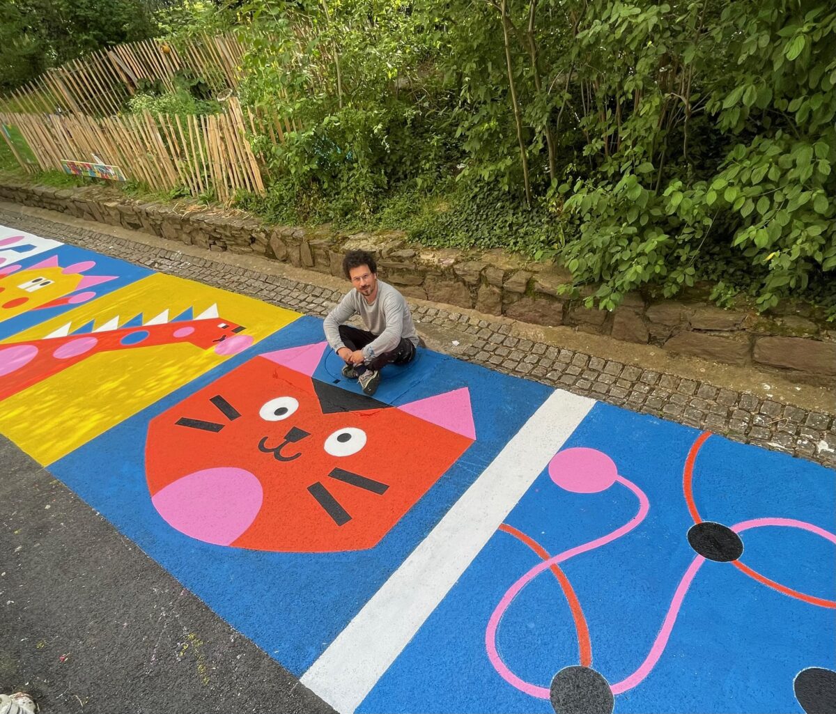 Rennes. L’artiste Guillaumit enchante le square Charles Dullin avec une fresque participative