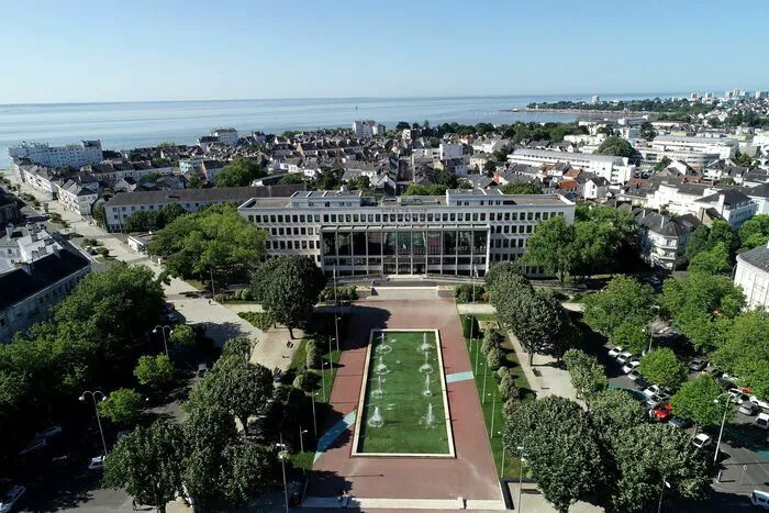 L'hôtel de ville de Saint-Nazaire Hôtel de ville de Saint-Nazaire Saint-Nazaire