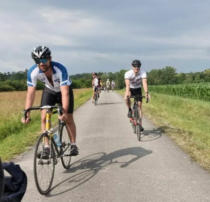 Retour en images sur l’épopée à vélo d’Issy à Weiden de 10 Weidenois et Isséens en juin 2024 Hôtel de Ville d'Issy-les-Moulineaux Issy-les-Moulineaux