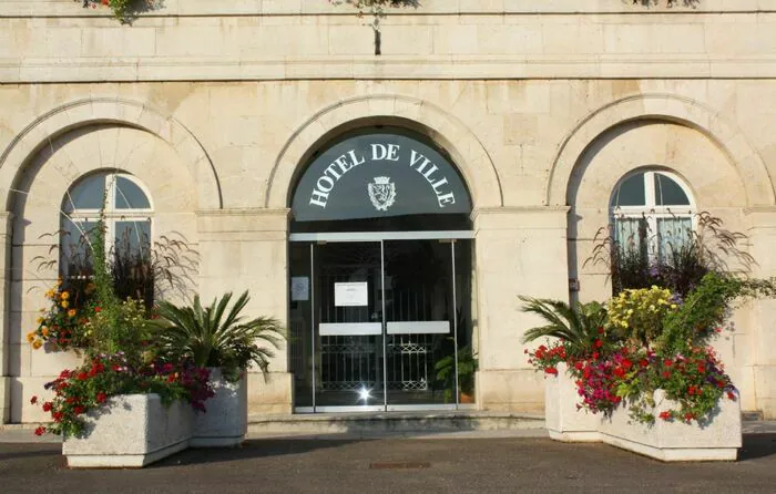 Visite guidée d'un hôtel de ville et de sa salle de spectacle Hôtel de ville Nogent