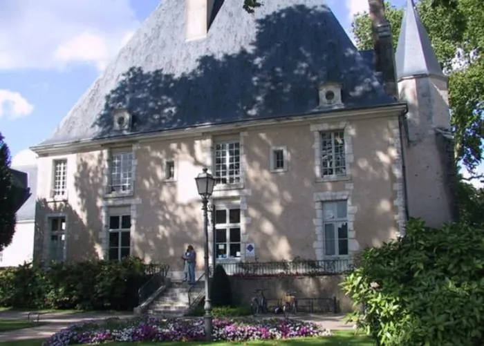 Accès libre à la bibliothèque Hôtel du Saillant Vendôme