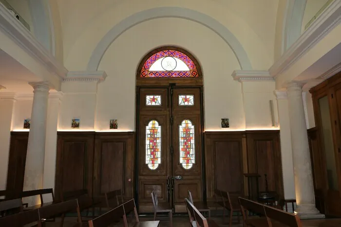 Visite de la cour d’honneur et de la Chapelle de l’Institut Saint Thomas de Villeneuve Institut Saint Thomas de Villeneuve Saint-Germain-en-Laye