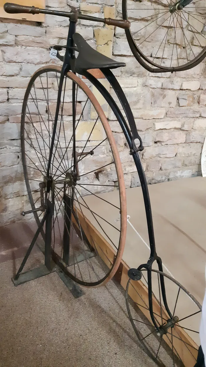 Tous en selle ! Exposition et essais de vélos d’époque Jardin Bossuet Meaux