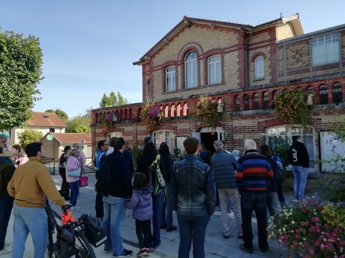 Visite guidée de la cité ouvrière Menier L'ancienne mairie Noisiel