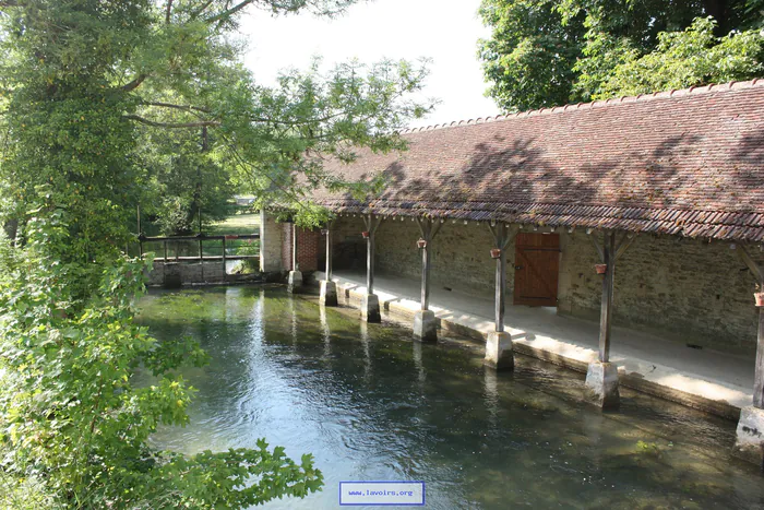 Visite du lavoir de Commissey Lavoir de Commissey Tanlay