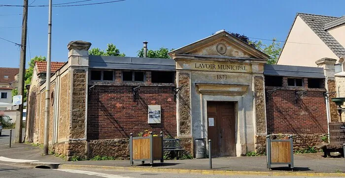 Découverte du patrimoine du vieux Grigny Lavoir de Grigny Grigny