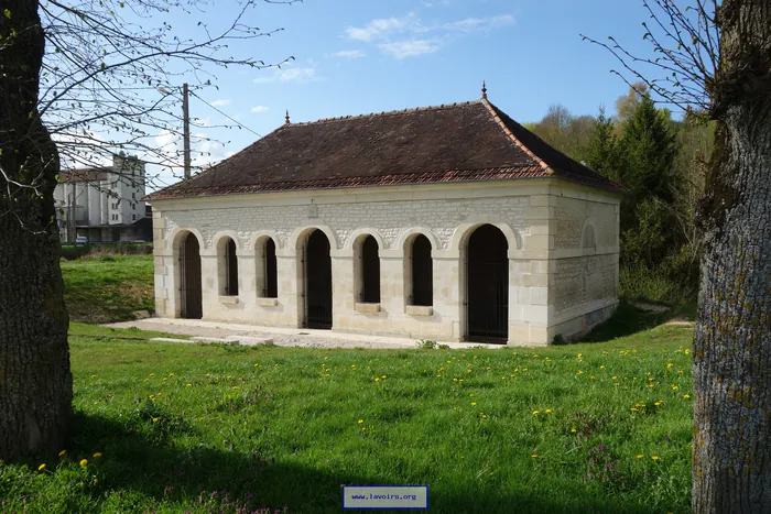 Visite du lavoir de Ravières Lavoir de Ravières Ravières