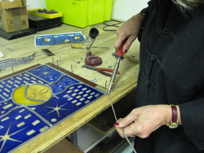 La création et la restauration de vitraux : de l'artisanat à l'état pur Le cloître Saint-Galmier