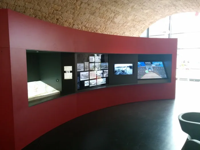 Mur mémoriel interactif sur l'histoire du fort d'Issy Le Temps des Cerises Issy-les-Moulineaux