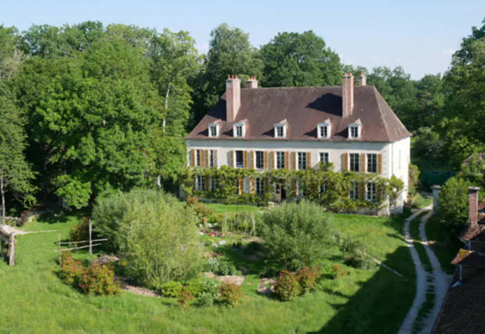 Découvrez les 850 ans d'histoire d'un domaine sous forme de fresque historique Les Jardins de Bois Gérard Chessy-les-Prés