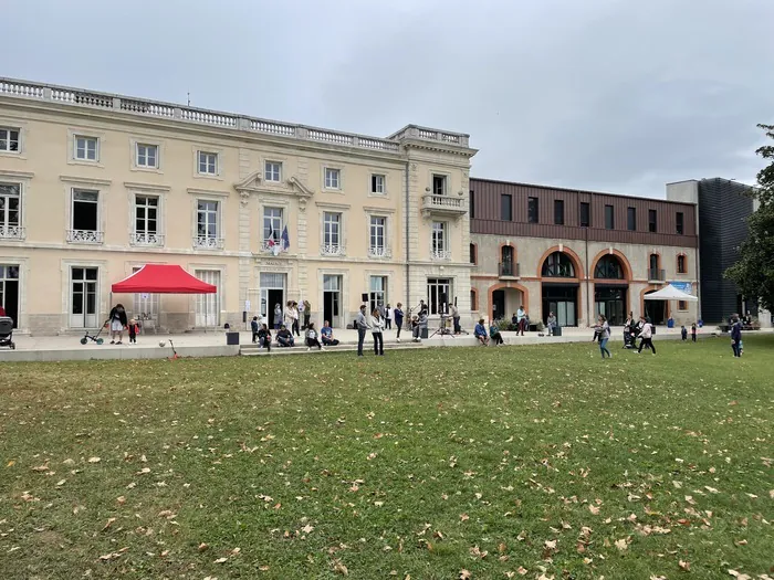 Visite de la mairie de Saint Andéol le Château Mairie de St Andéol le Château Beauvallon