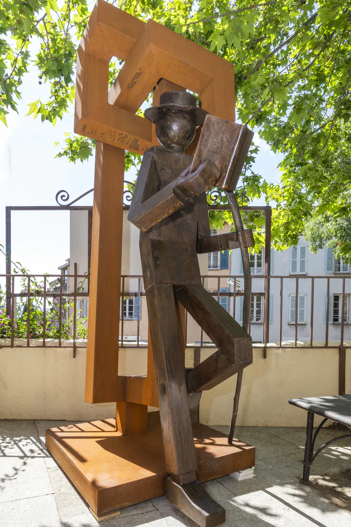 « Echo à l’exposition de Sculptures Monumentales » - en intérieur Maison des Arcades