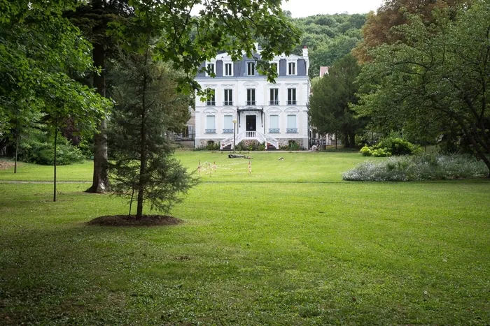 Dévoilement du mobilier d'interprétation du patrimoine du Village Maison du Parc Raclet Jouy-le-Moutier