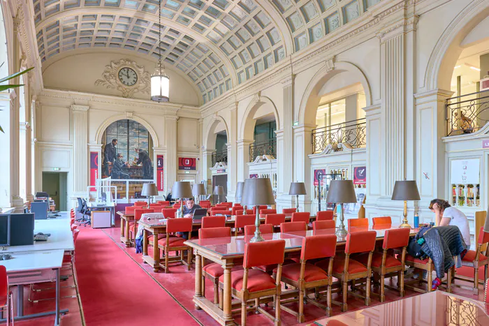 Visite guidée de la bibliothèque de la Maison internationale Maison internationale Paris