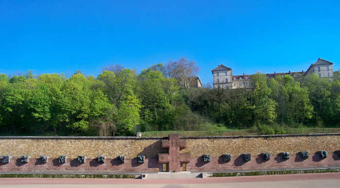 Sculpte les récits de la France combattante Mémorial du Mont-Valérien Suresnes