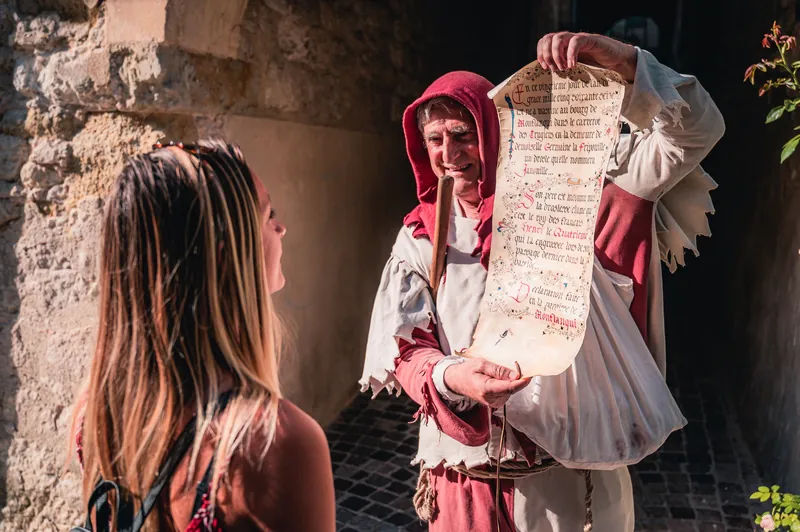 Journées européennes du patrimoine Visite de la bastide de Monflanquin avec Janouille la Fripouille