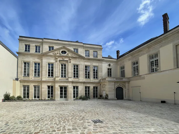 Dévoilement de la Cour Mansart - « On ne joue pas dans la même cour » Monnaie de Paris Paris