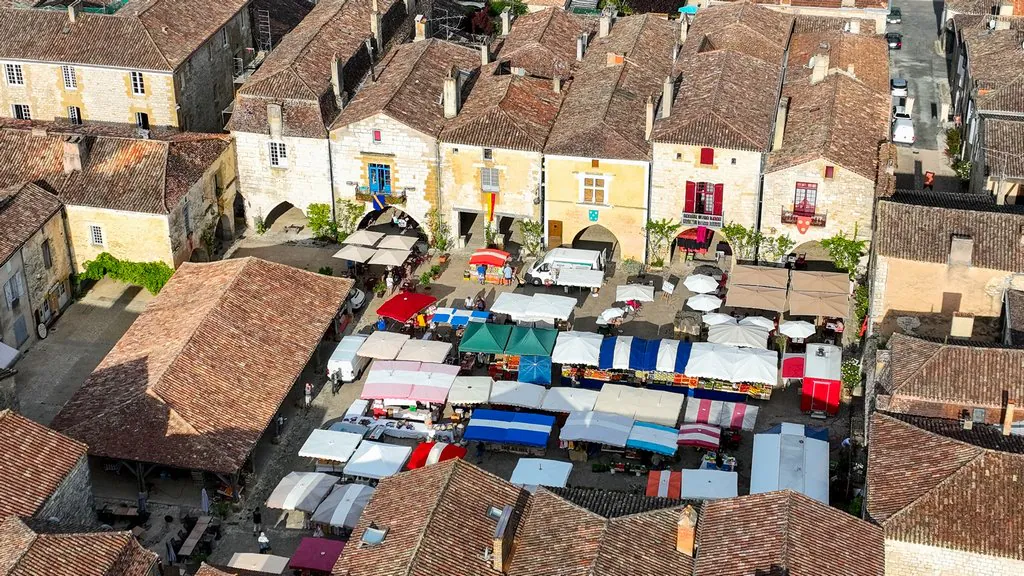 Fête des Bastides et du Vin Marché gourmand Monpazier