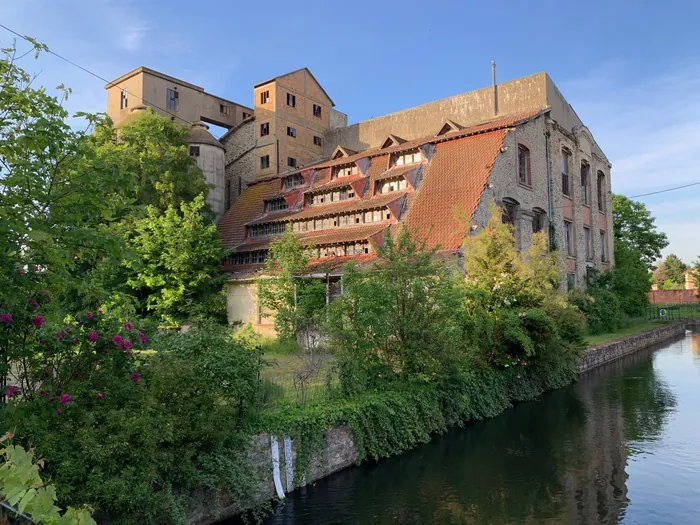 Installation artistique « Une île » Moulin Hutteau Corbeil-Essonnes