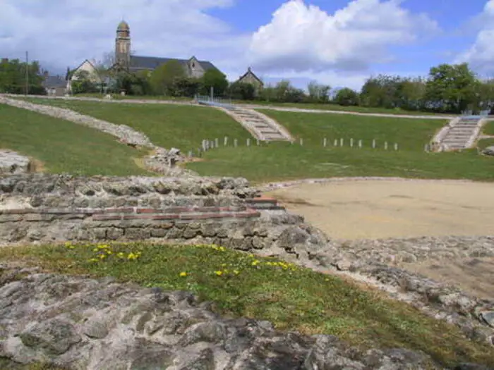 Le théâtre antique Musée archéologique départemental Jublains