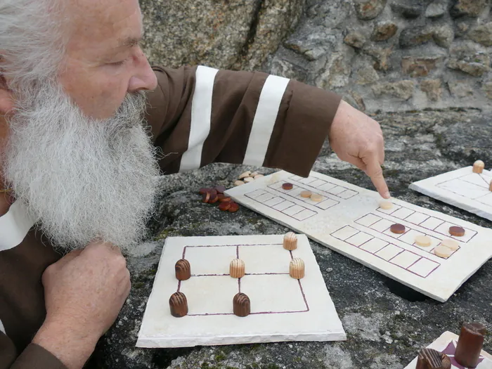 Jeux antiques aux thermes Musée archéologique départemental Jublains