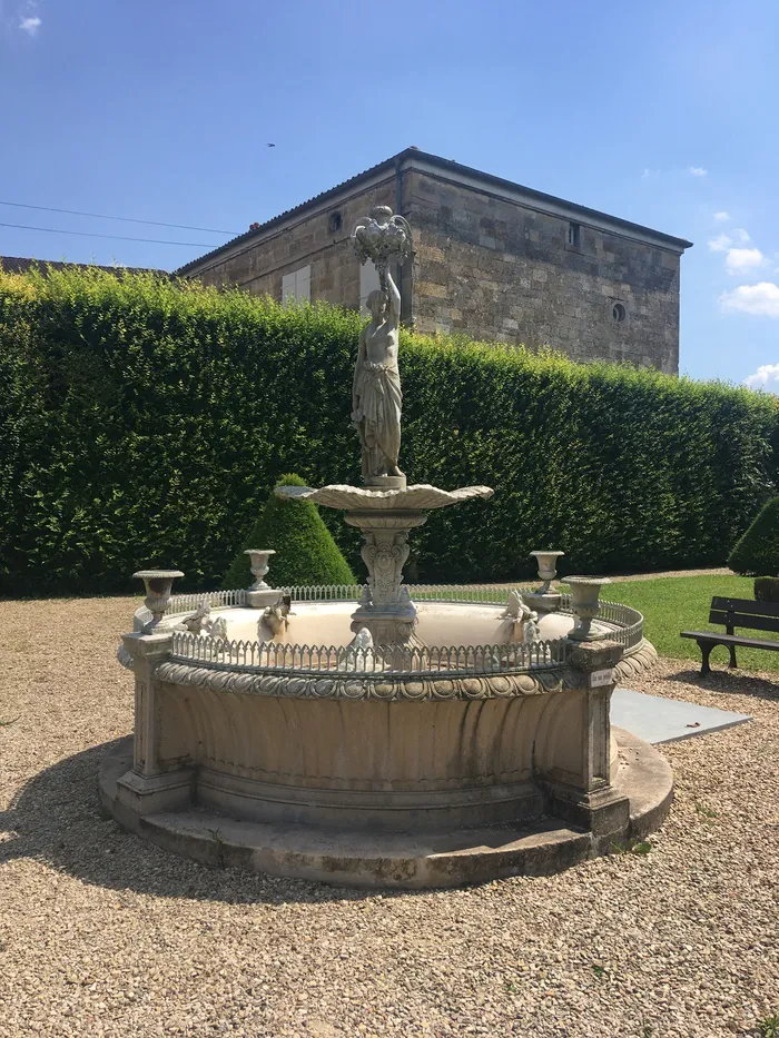 Découvrez la fontaine du Café des Oiseaux Musée Barrois / Château des ducs de Bar et de Lorraine Bar-le-Duc